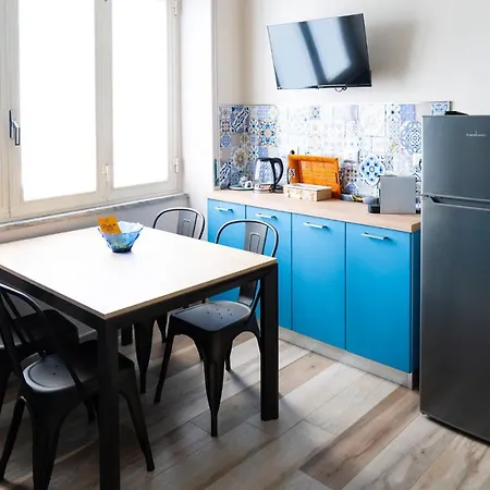 ---5 Minutes From The Sea ---panorama And A-c Bed & Breakfast